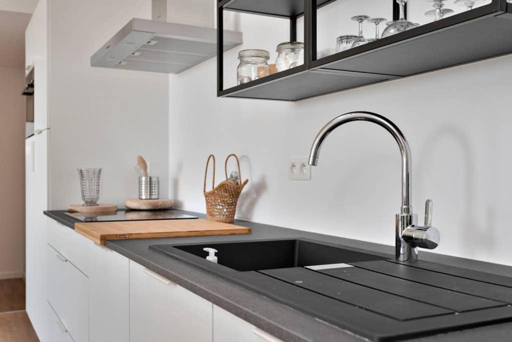 City Penthouse, Rooftop Terrace, Free Netflix, Wifi And Airco Antwerpen Bagian luar foto